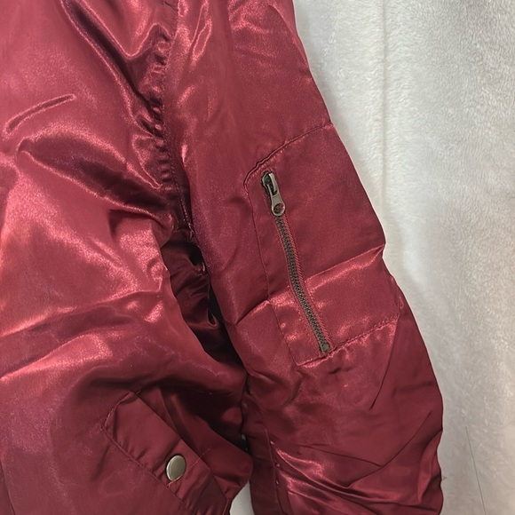 Forever 21 Bomber Jacket Shiny Burgundy Ruched Sleeve Lightweight L - Picture 2 of 4
